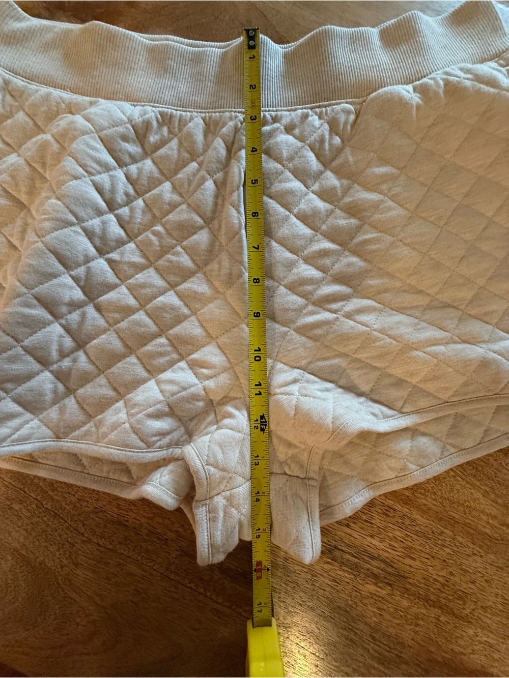 Vineyard Vines Oatmeal Heather Quilted DC Short Large - Picture 8 of 9